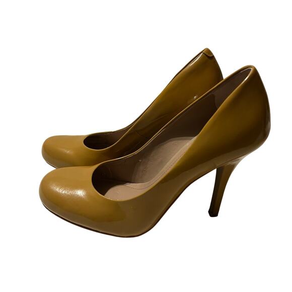 Women’s beige  Vince Camuto leather heels size 8.5 - Picture 1 of 3